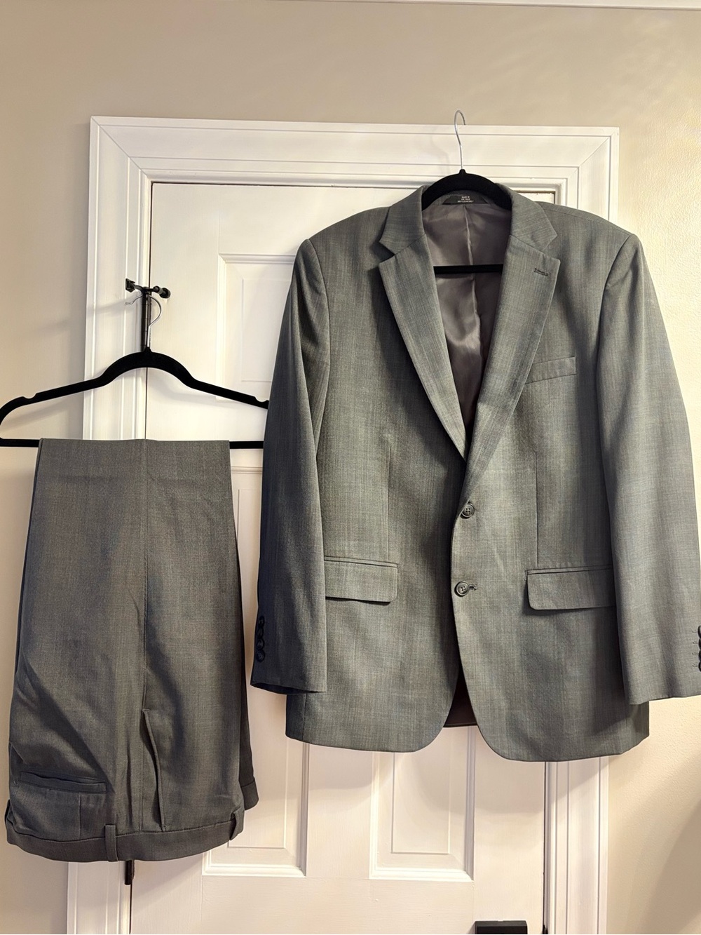 Men's Gray Haggar Travel Performance Suit - (Size 42R Jacket & 32” x 32” Pants)